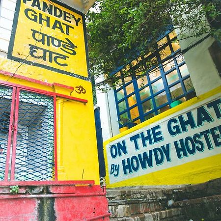 On The Ghat By Howdy Hostels Varanasi Ngoại thất bức ảnh