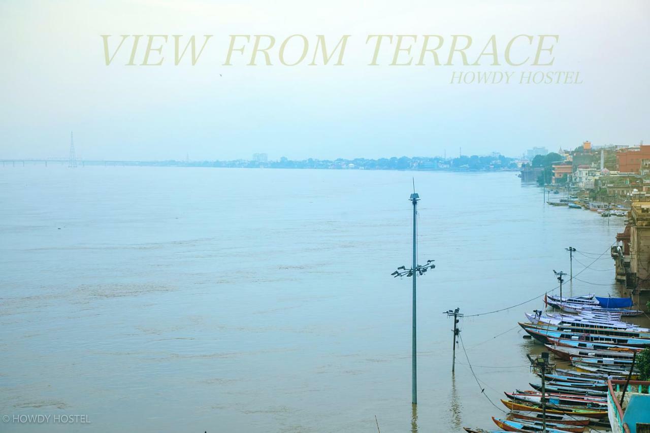 On The Ghat By Howdy Hostels Varanasi Ngoại thất bức ảnh